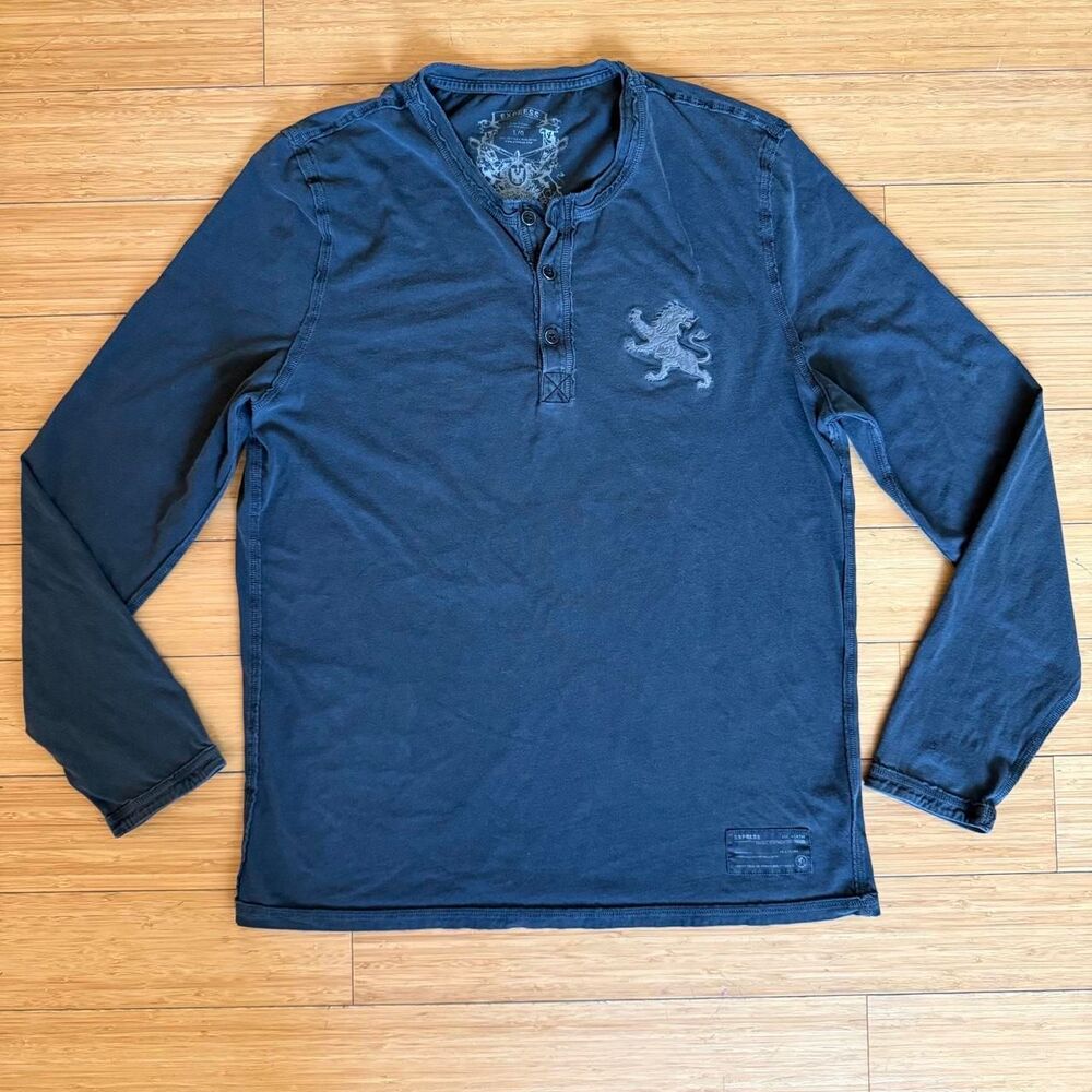 Express Men’s Dark Gray Henley Shirt Large Lion Logo Y2K 2000s Long Sleeve